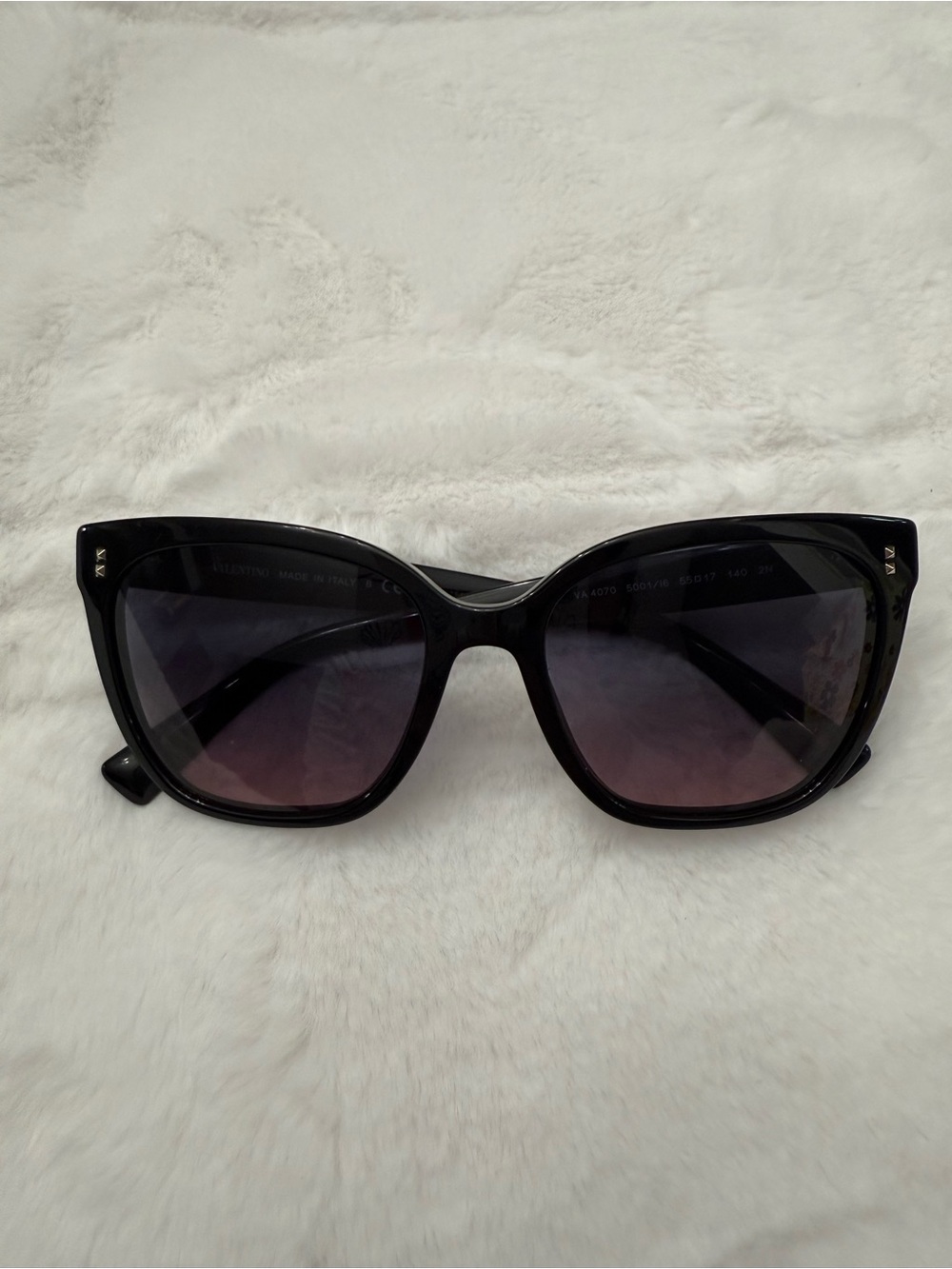 ✨ Valentino Rockstud Sunglasses